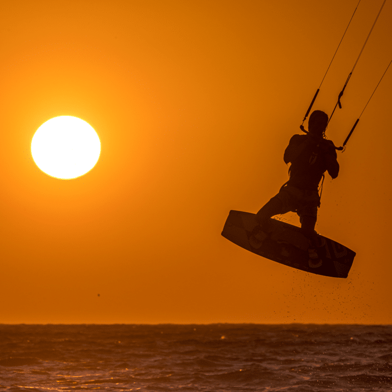 Sunset kitesurf