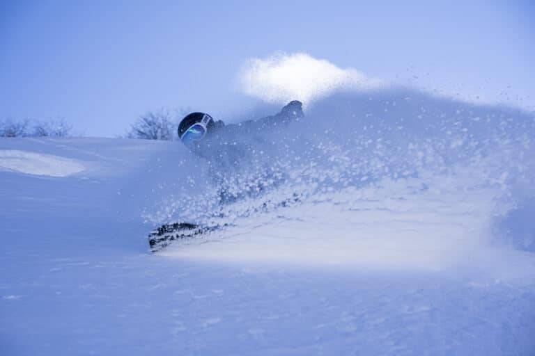 Skiløber i offpisten